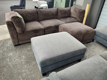 Zoy Belize Dark Brown Fabric 3-Piece Sectional with Ottoman (blemish)