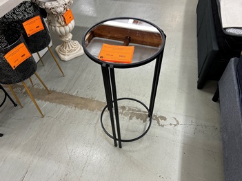 Three Hands Round Black Mirrored Plant Stand