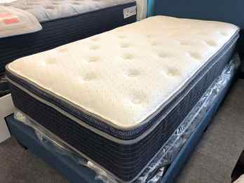 Oregon Mattress Advantage Basic Euro Top Queen Mattress