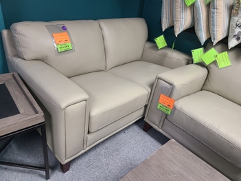 Amax Jensen Leather Loveseat