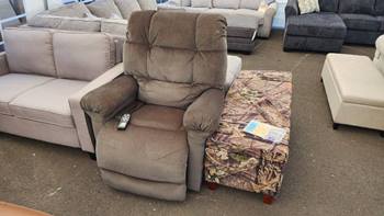 Ashley Brown Dual Motor Lift Chair/Power Recliner