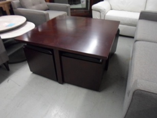 Hammary Sleek Hardwood Coffee Table with 4 Cube Ottomans