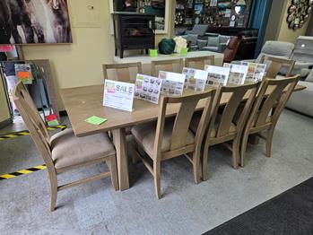 Northridge Lansing Hill Dining Set with 8 Chairs (blemished)