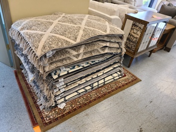 Stylish Microfiber Accent Rug (Approx. 30 x 46)