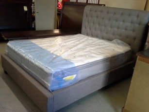 Modus Geneva Royal Silver Tufted Tweed Queen Sleigh Bed