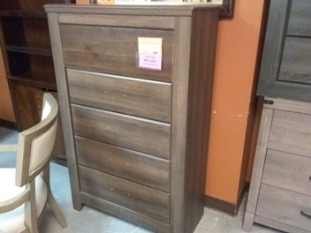 Ashley Juararo 5-Drawer Chest (mismatched drawer front)