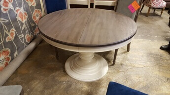 Legacy Barclay Round Pedestal Dining Table with Leaf