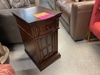 Cappuccino Finish End Table (blemish)