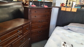 Ashley Leahlyn 5-Drawer Chest with Carved & Gold Accents