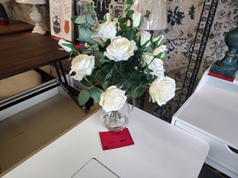 White Roses Floral Arragnement in Clear Glass Vase